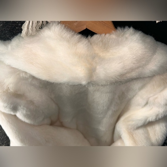 Monterey Fashions - Vintage White Faux Fur Coat Made in U.S.A. - Picture 15 of 16